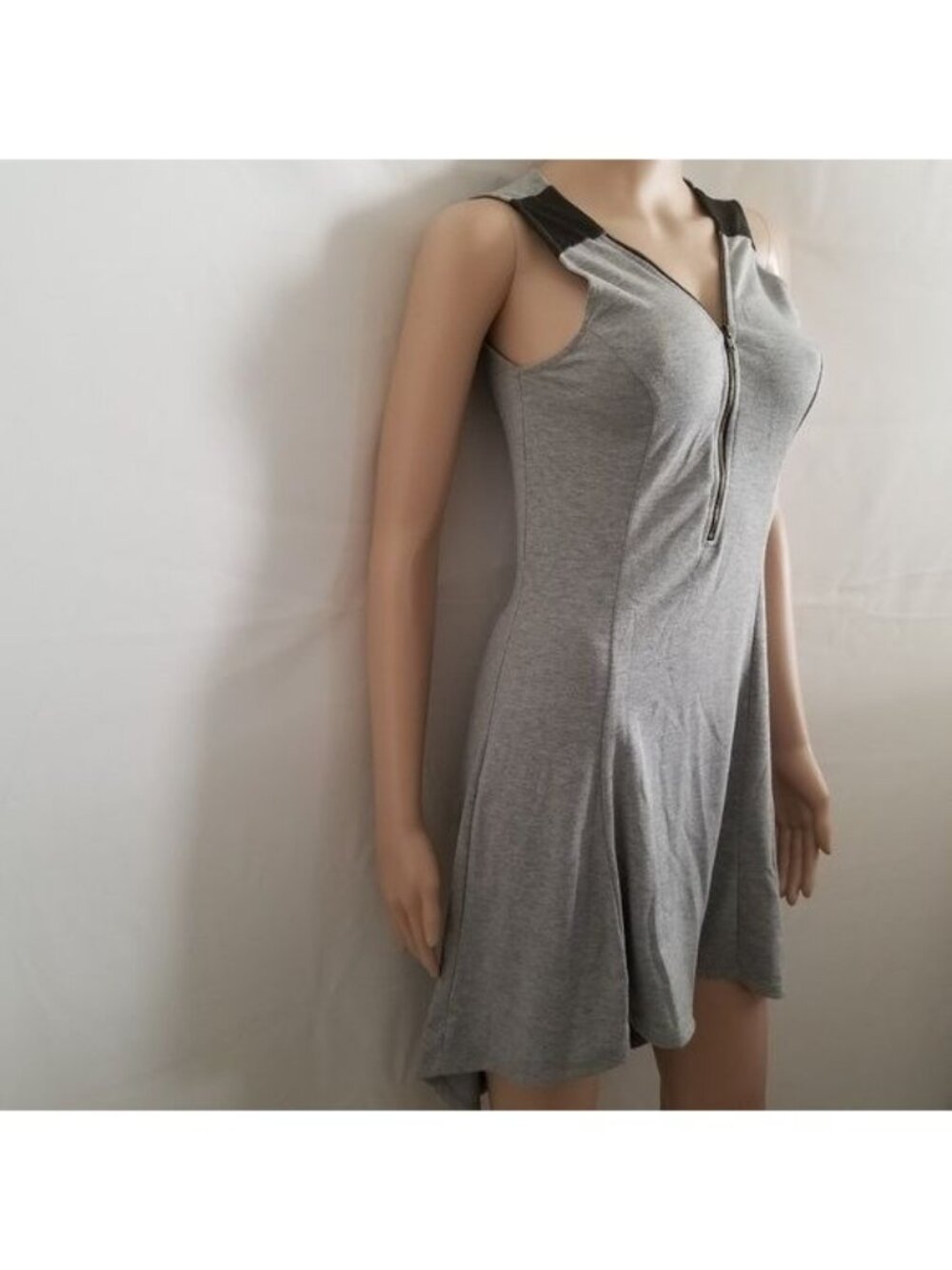 Monteau Women's Gray Knit Zippered V-Neckline High Low Hem Dress Size Small - Picture 4 of 6